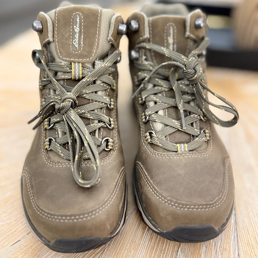 Eddie Bauer Women's Cairn Mid Shoe